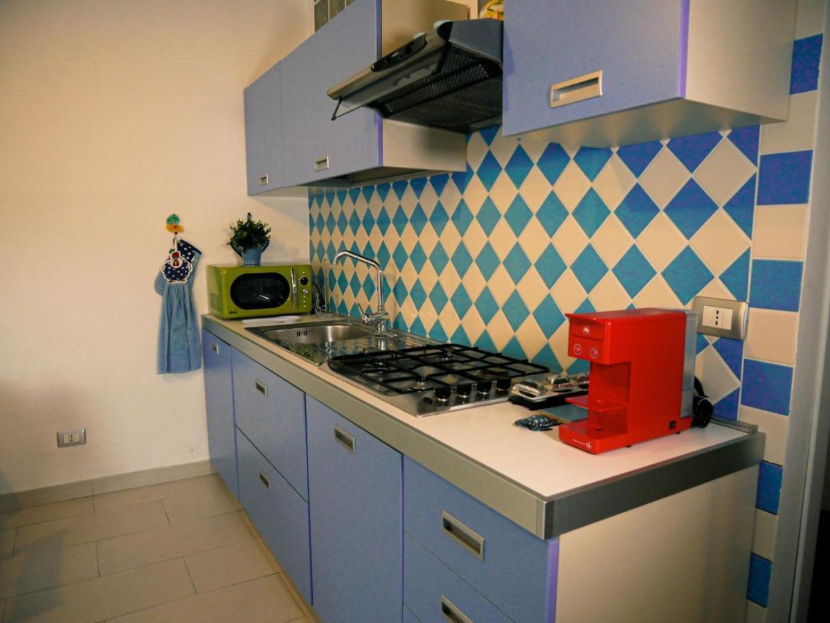 Mare Roccia Beachfront Apartment Таорміна Екстер'єр фото