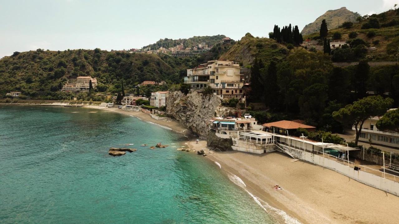 Mare Roccia Beachfront Apartment Таорміна Екстер'єр фото